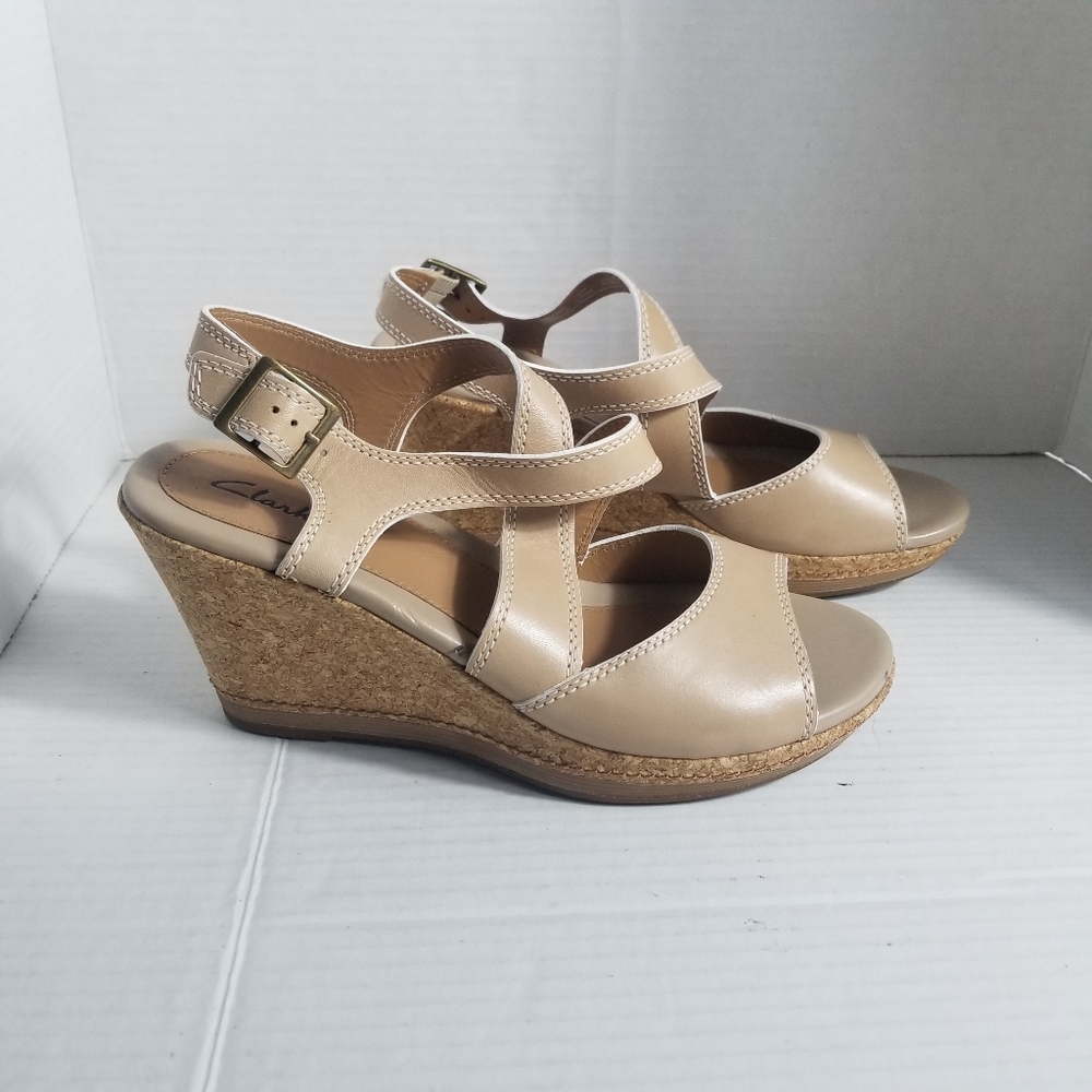 CLARKS WOMEN'S TAN WEDGE SANDALS LEATHER UPPER SIZE 10